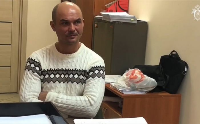 Суд арестовал бросившего детей в Шереметьево мужчину