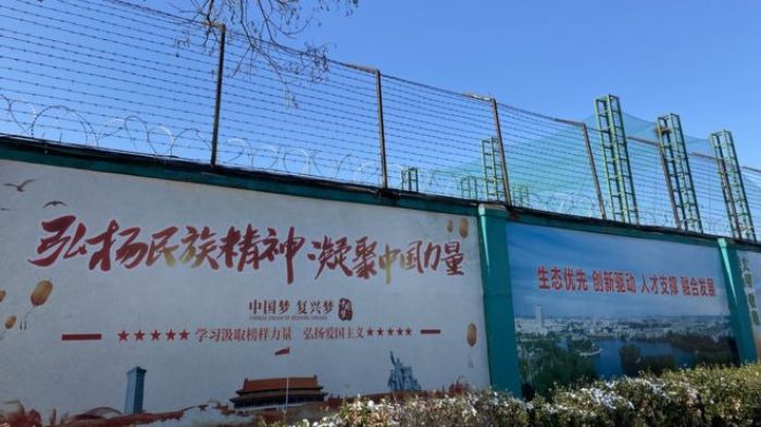 Китай обвинили в эксплуатации уйгуров на фабриках мировых брендов 