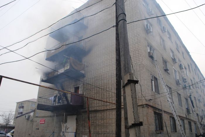 В Балыкши горело старое общежитие