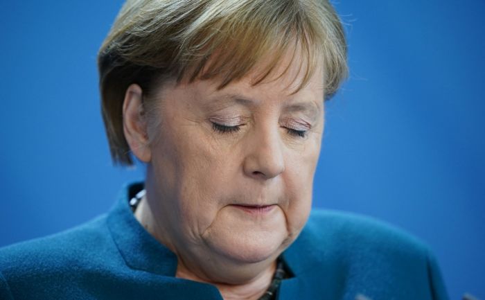  Меркель решила уйти на домашний карантин