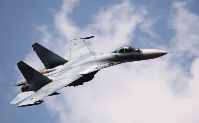 Минобороны РФ сообщило о крушении истребителя Су-27 над Черным морем 