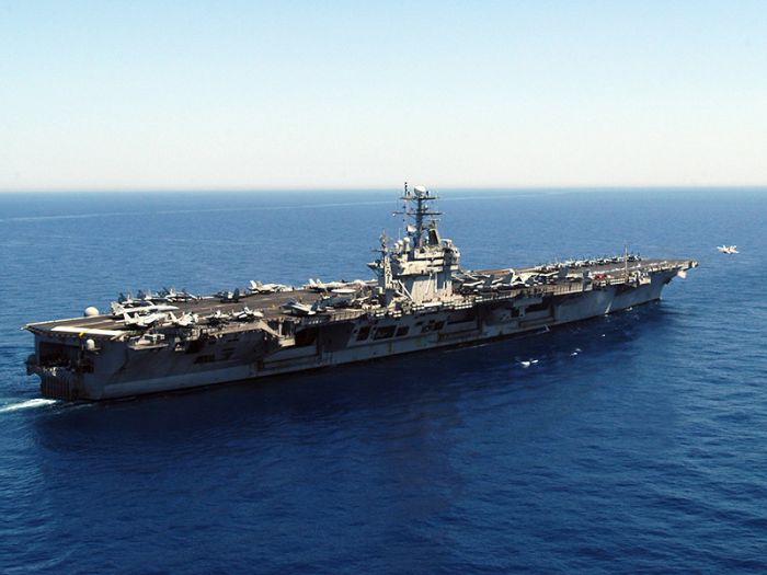 Пентагон получил сигнал SOS с атомного авианосца "Теодор Рузвельт": у более 100 моряков коронавирус, нужна эвакуация