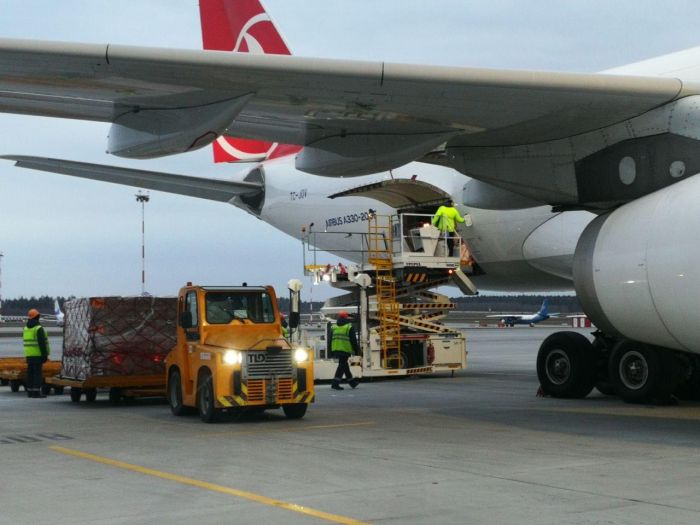 Первый гуманитарный груз из Китая прибыл в Алматы 