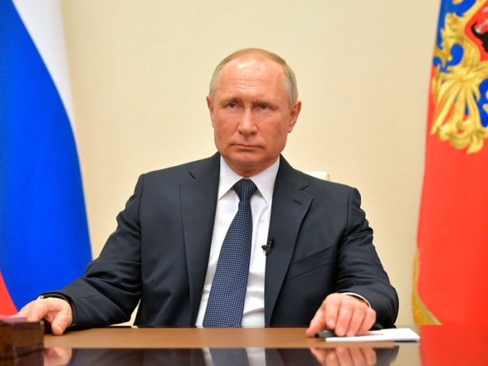 Путин продлил режим "нерабочих дней" до 30 апреля и переложил ответственность на глав регионов