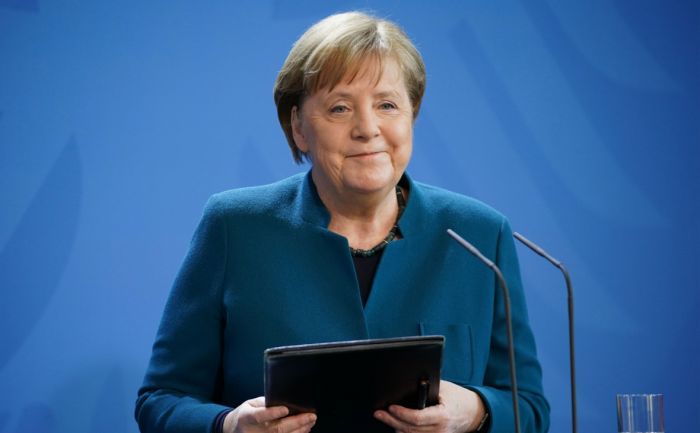 Меркель вернулась на работу после карантина 