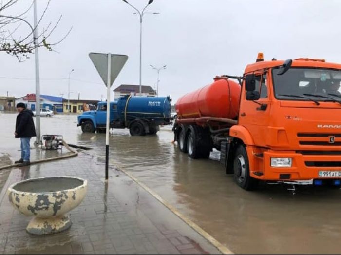 Ухнул в яму на центральном проспекте