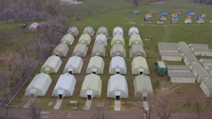 Военно-полевой госпиталь для больных COVID-19 сняли на видео под Алматы 