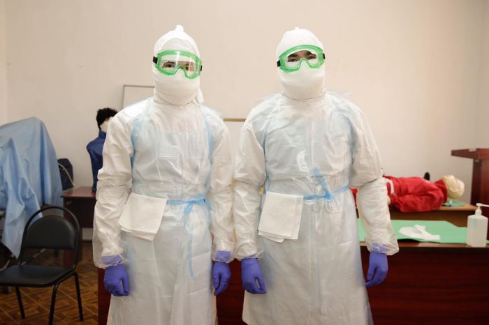 Двое медиков вылечились от коронавируса в Атырауской области
