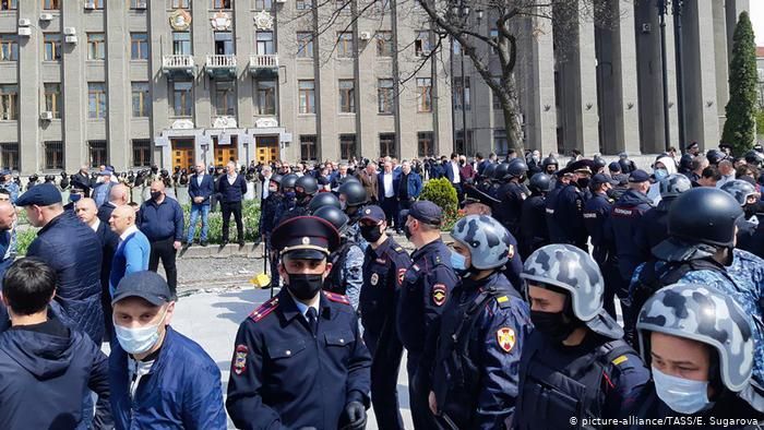 Во Владикавказе отправлены под арест 46 участников акции протеста