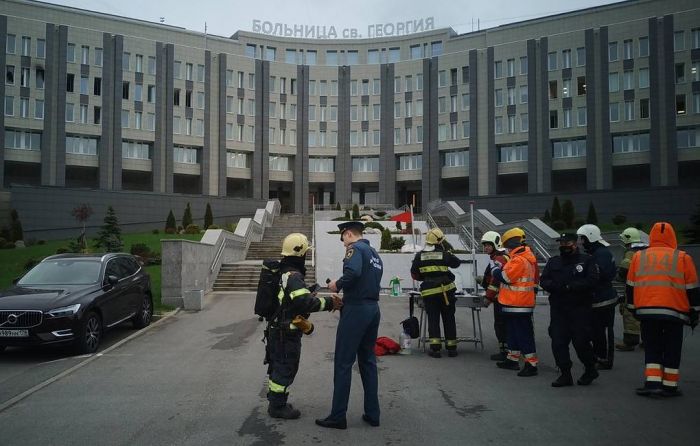 При пожаре в «коронавирусной» больнице в Петербурге погибли пять человек 