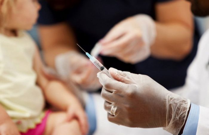 Обязательную вакцинацию детей одобрили в Мажилисе 