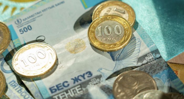 В Казахстане внесли изменения в правила выплаты 42 500 тенге 