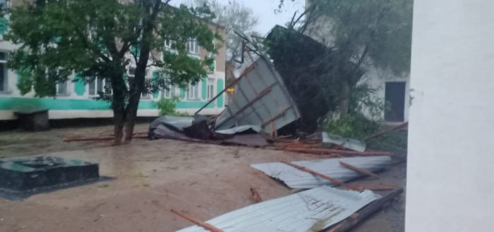 Ветер сорвал крыши в Курмангазинском районе