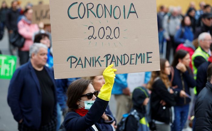 В Еврокомиссии обвинили Россию в распространении теорий заговора о COVID 