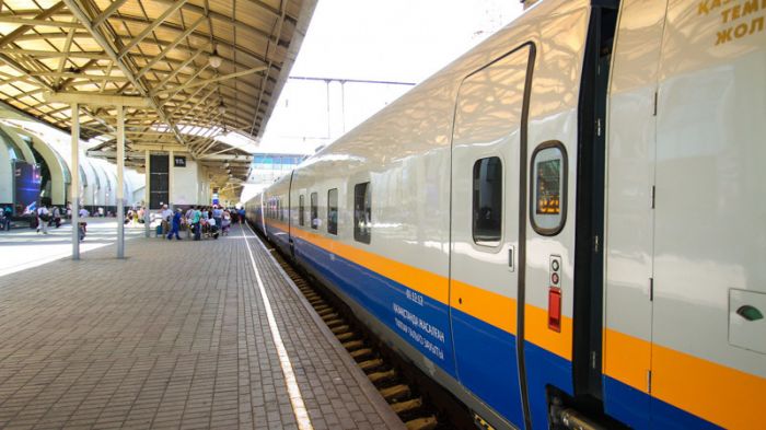 Поезда из Атырау начнут курсировать с 10 июня