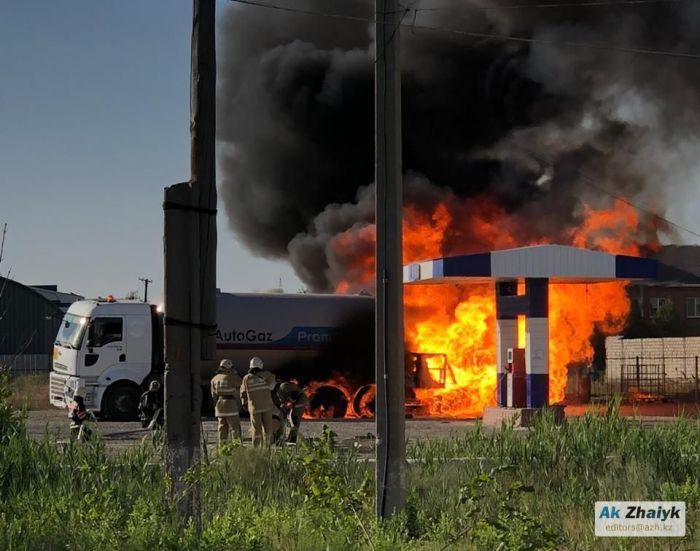 В Атырау скончался один из пострадавших при пожаре на газозаправке