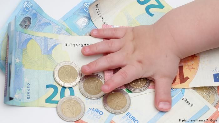 300 евро на ребенка и снижение НДС: новые меры для выхода из кризиса в Германии 
