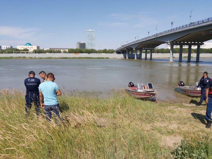 В Атырау девушка покончила с собой, спрыгнув с центрального моста