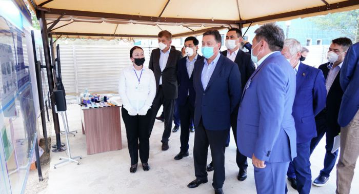 Вертолет с премьер-министром на борту совершил экстренную посадку