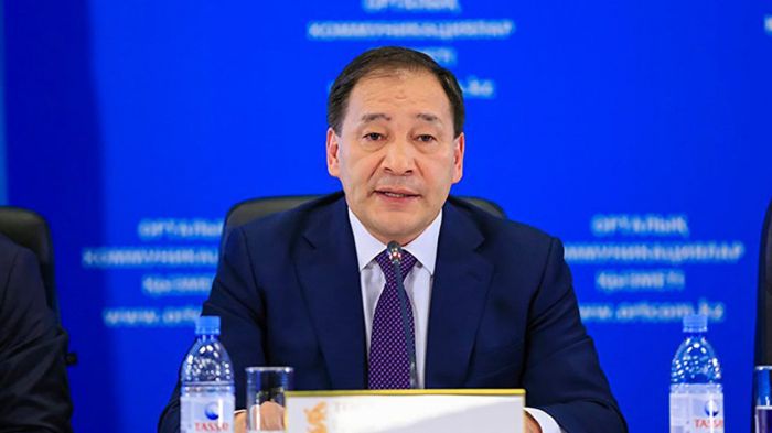 Две недели прошу потерпеть: вице-премьер Тугжанов обратился к оставшимся без работы 
