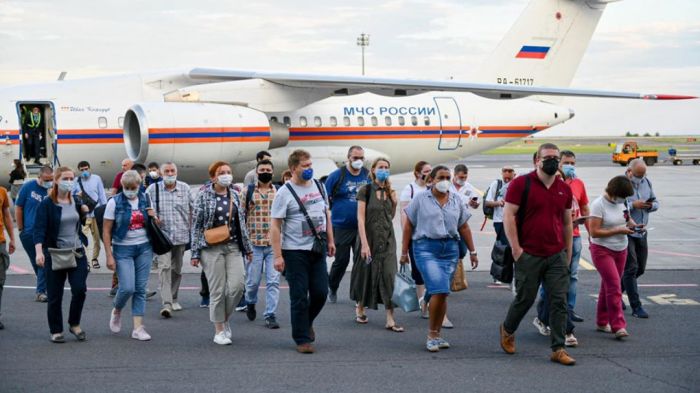 В Казахстан прибыли российские врачи-вирусологи