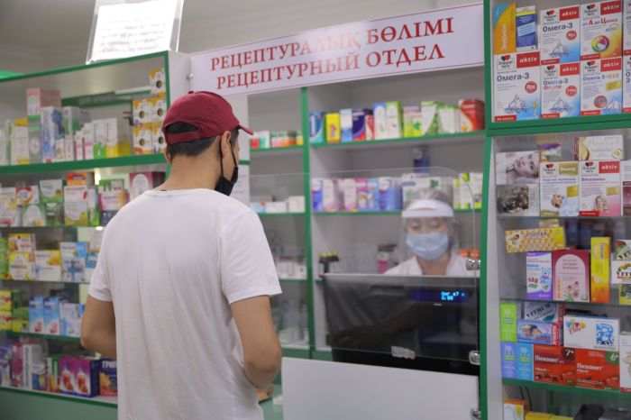 В аптеках Атырау завышали цены на лекарства