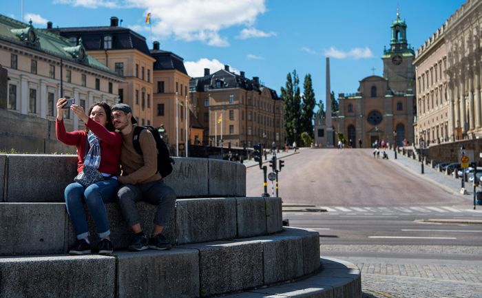 Эксперты увидели плюсы в отказе Швеции от карантина 