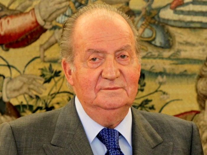 Бывший король Испании покинет страну на фоне финансового скандала