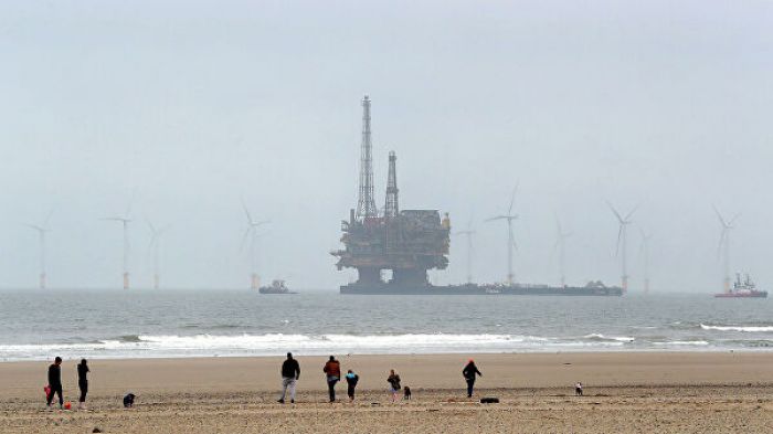 Нефть Brent превысила $45 после взрыва в Бейруте и данных из США