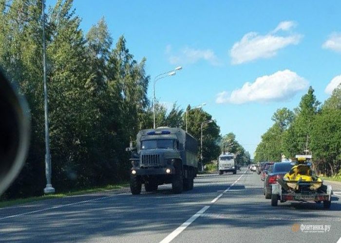 ​На пути к Беларуси заметили десятки грузовиков без опознавательных знаков, идентичных машинам Росгвардии