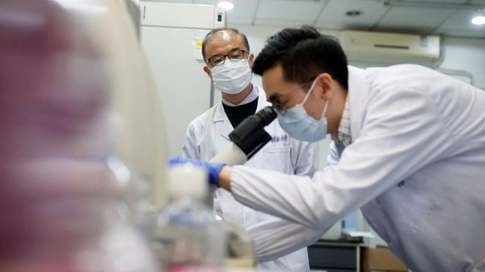 Китайская вакцина от COVID-19 поступит на рынок в конце декабря 