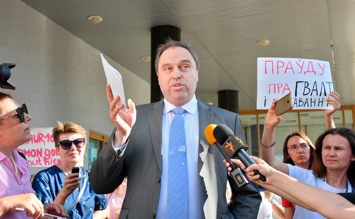 Глава Минздрава Белоруссии написал протестующим открытое письмо 