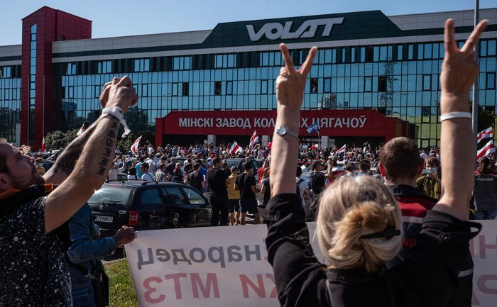 Лукашенко пообещал «разобраться» с митингующими у заводов 