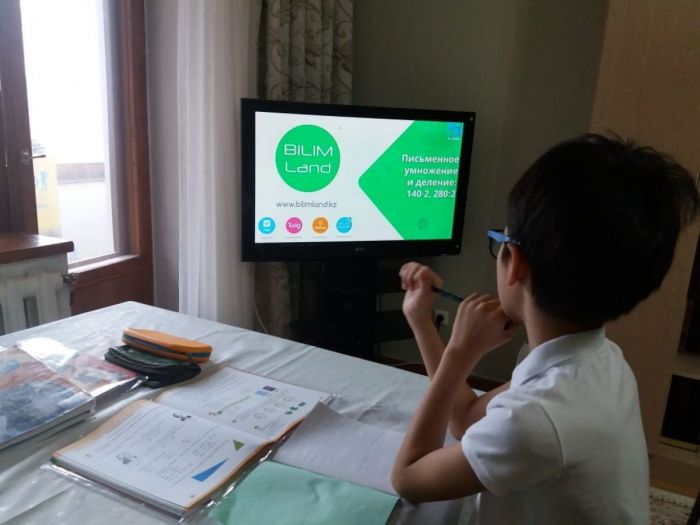 Первая неделя учебного года в Атырауской области: главная проблема – интернет 
