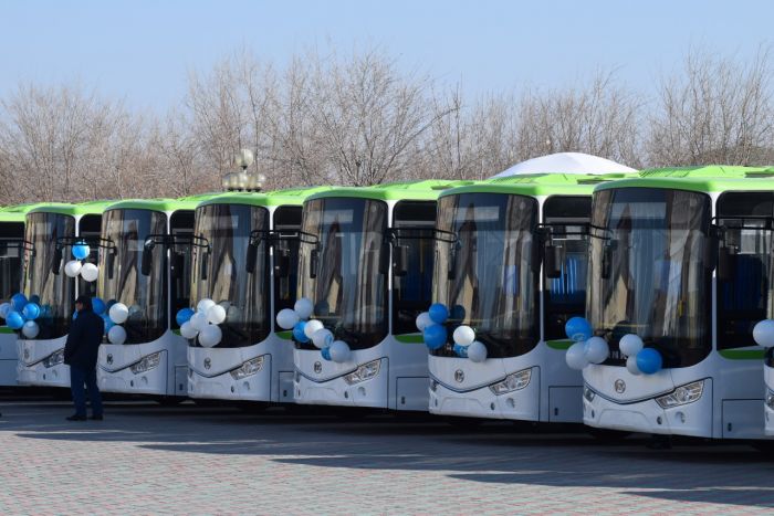 170 китайских автобусов пока стоят 