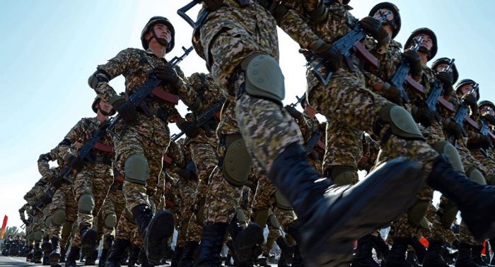 Жээнбеков поручил ввести армию и военную технику в Бишкек 