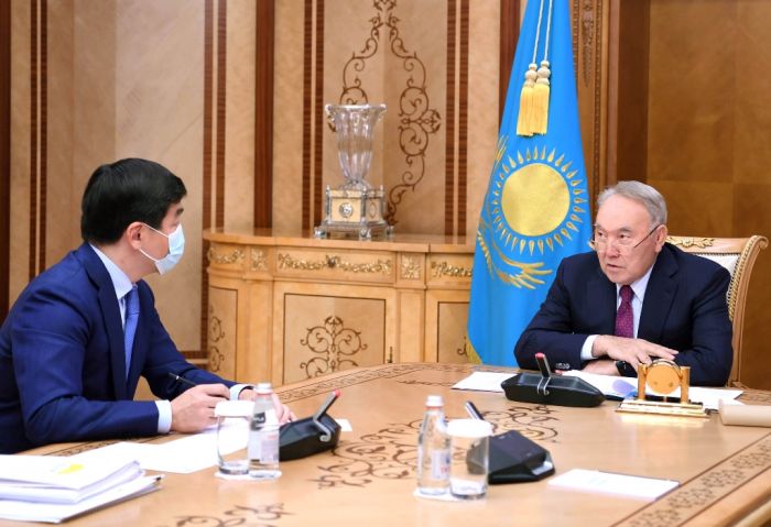 Назарбаев поручил выплатить по 50 тысяч тенге социально-уязвимым семьям
