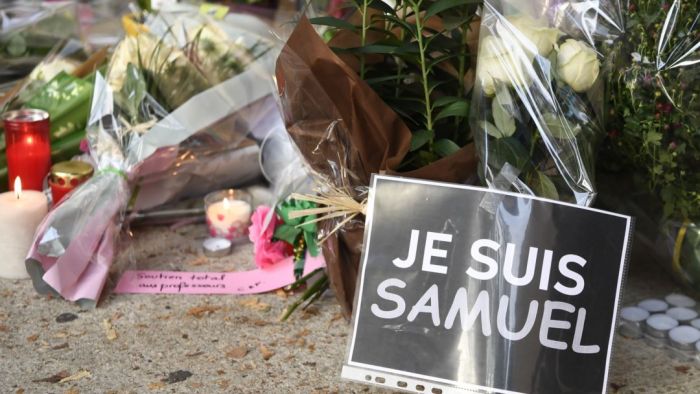 Во Франции прошли массовые акции в память об убитом учителе Самюэле Пати