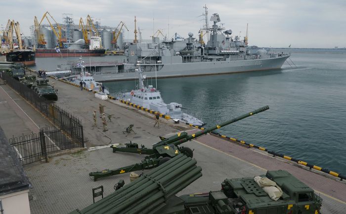 Зеленский заявил о строительстве двух военных баз на Черном море 