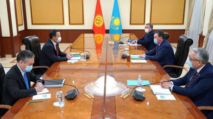 Кыргызстан попросил у Казахстана финансовую помощь