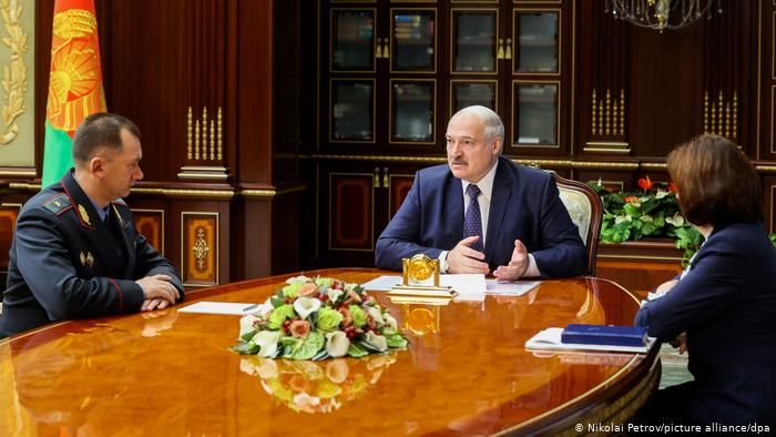 Лукашенко запретил пускать в Беларусь уехавших во время пандемии на Запад 