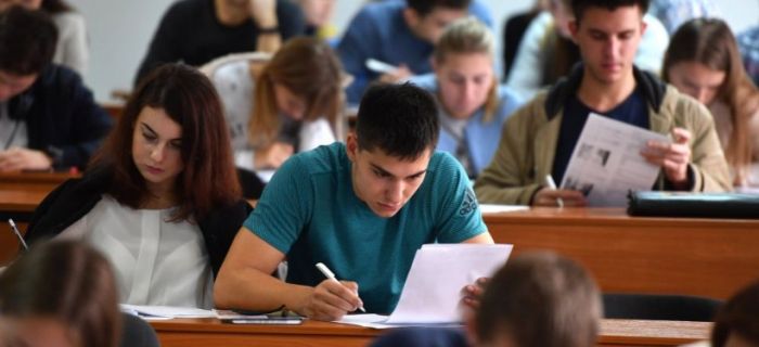 Россия пока не готова принимать студентов из СНГ - Минобразования РФ
