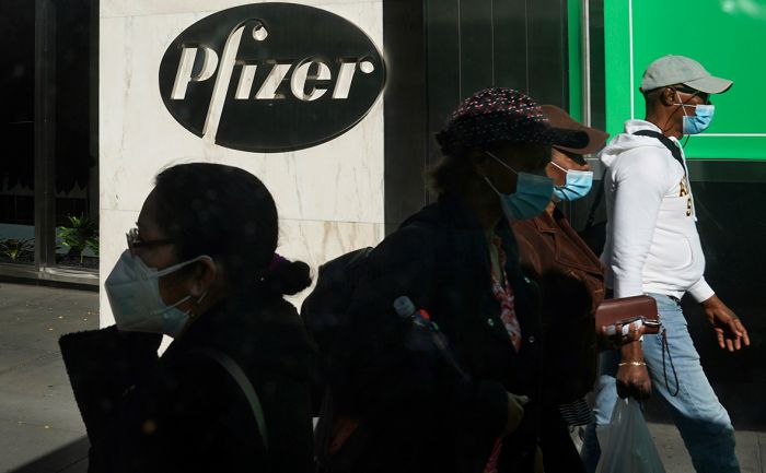 Британия одобрила использование вакцины Pfizer от коронавируса 