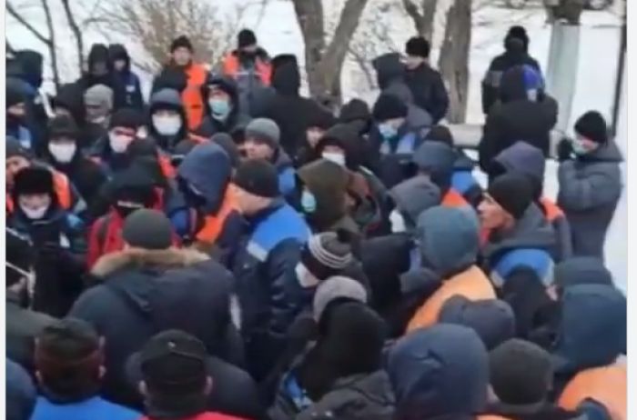 Подрядчики "Казахмыса" устроили забастовку в Жезказгане 