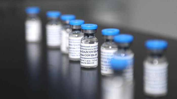 Массовая вакцинация от коронавируса казахстанской вакциной начнется в марте - Мамин