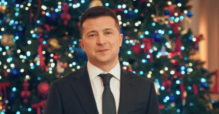 Зеленский в новогоднем поздравлении попросил Крым "быть с Украиной" 