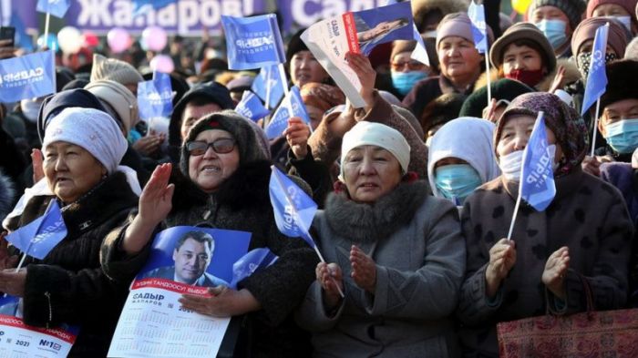 "На старые грабли"? Кыргызстан голосует за нового президента и прежнюю политическую систему