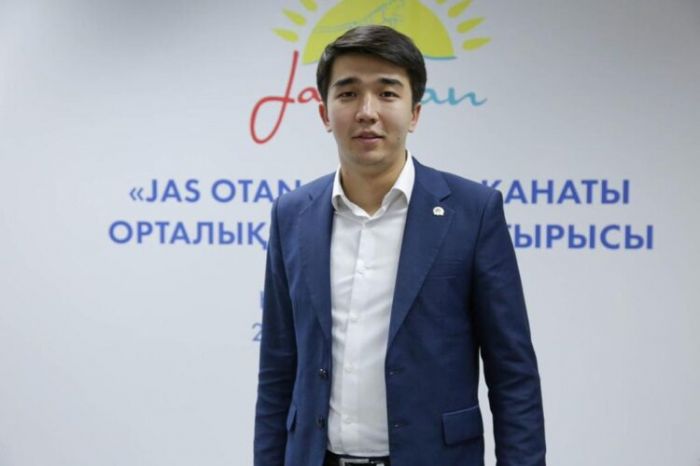 25-летний казахстанец, просивший установить памятник Назарбаеву, стал депутатом парламента