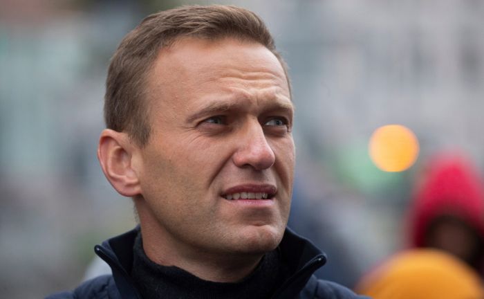 Полицейского проверят на «слив» о перелетах для расследования о Навальном 