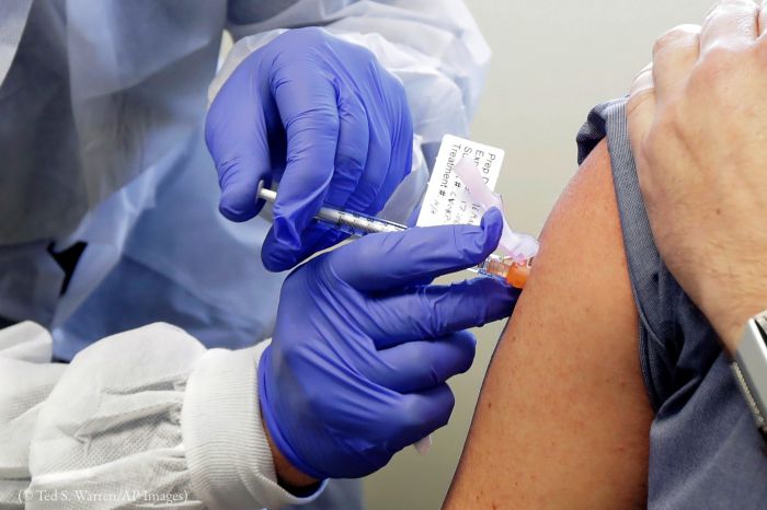 Смерть казахстанца "после вакцины от коронавируса" прокомментировал Минздрав 